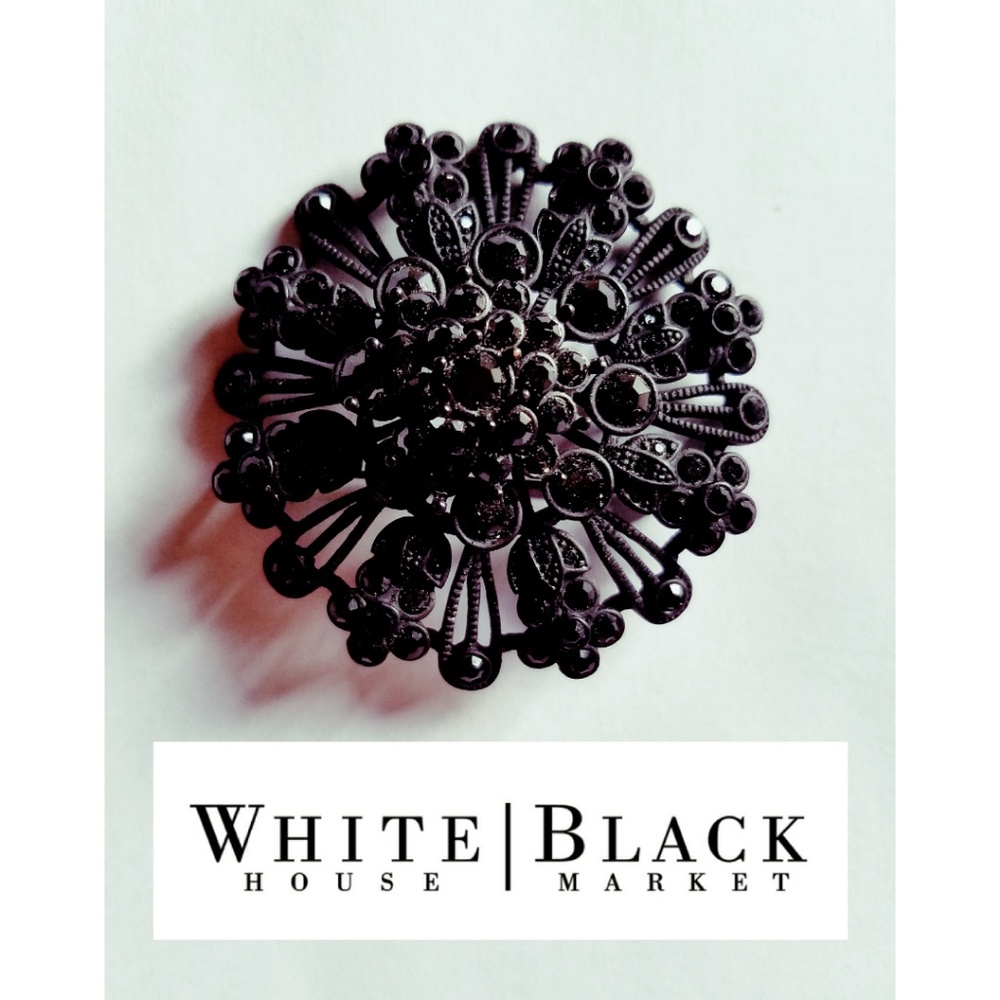 🖤 WHBM BROOCH